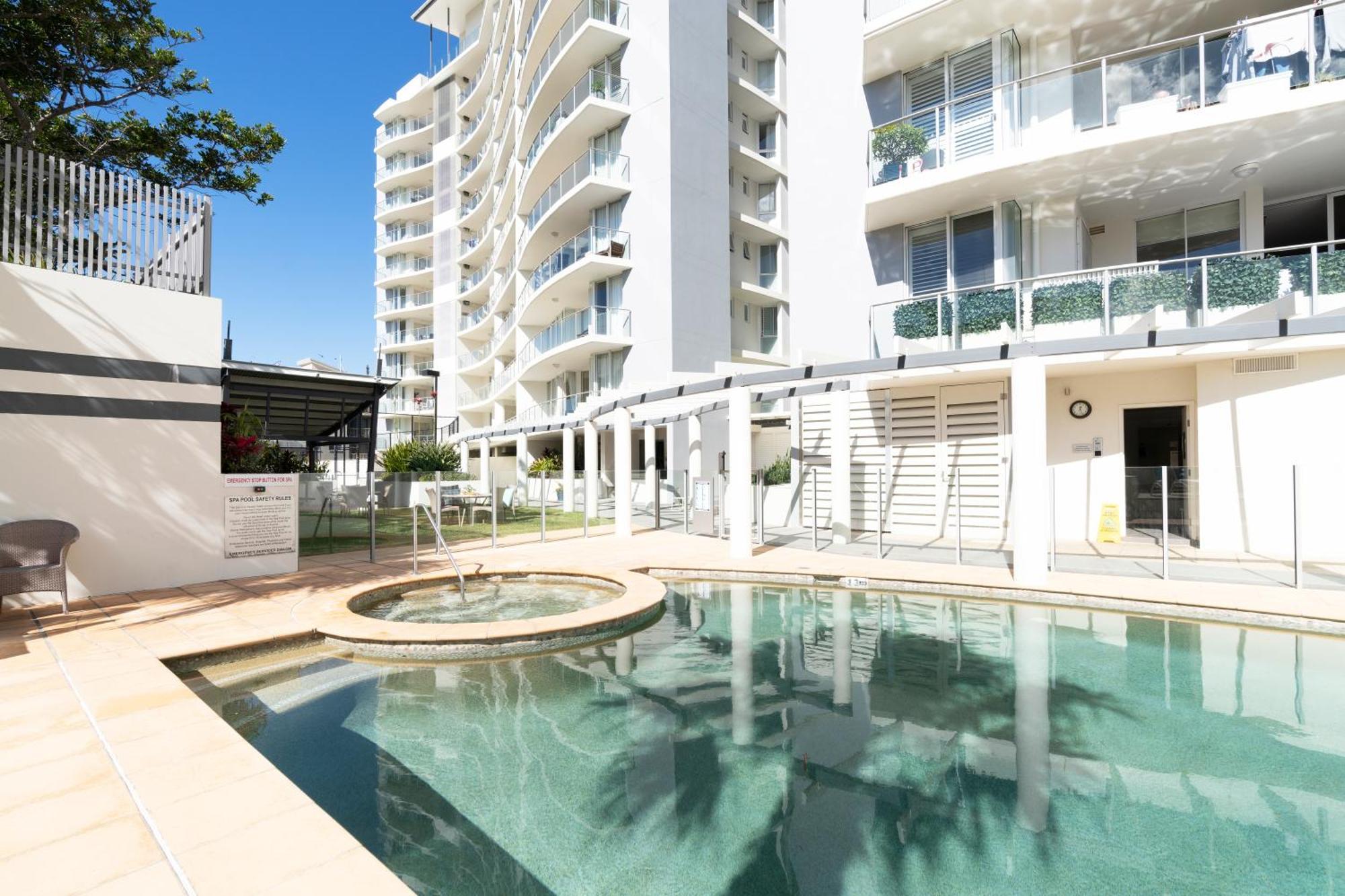 Aspect Caloundra Aparthotel Екстериор снимка